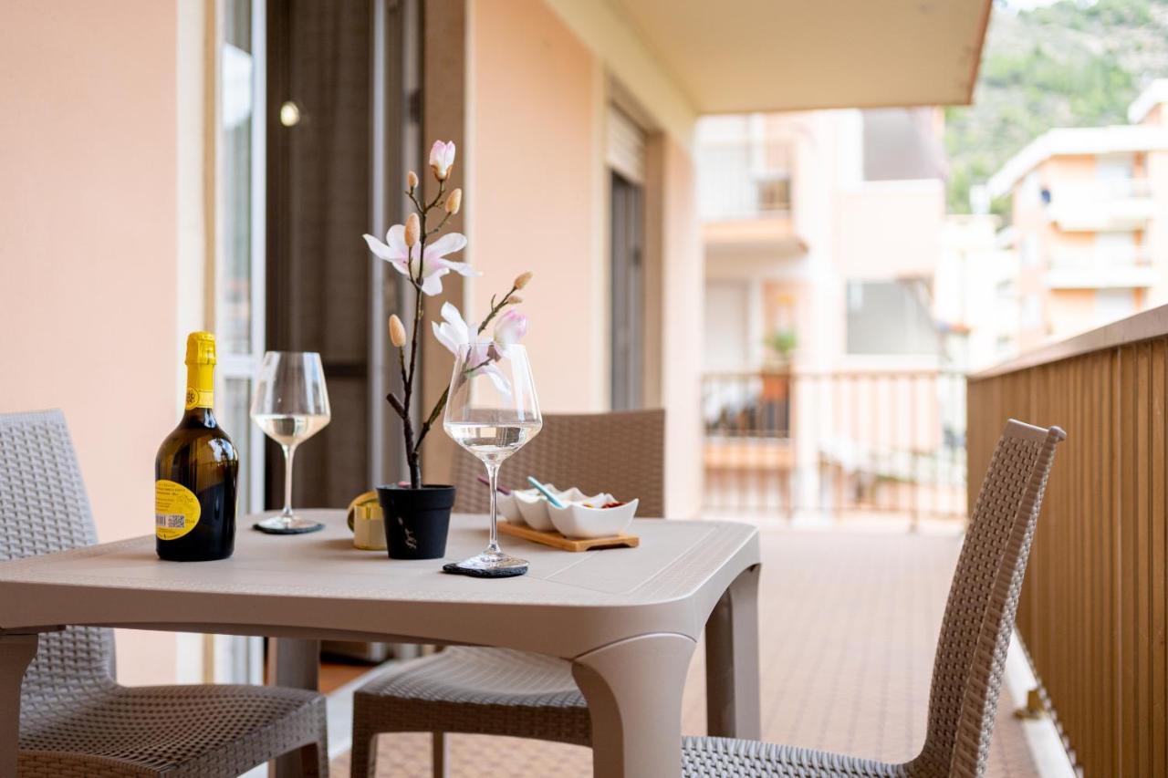 Near The Sea - Wifi And Parking Apartamento Ventimiglia Exterior foto